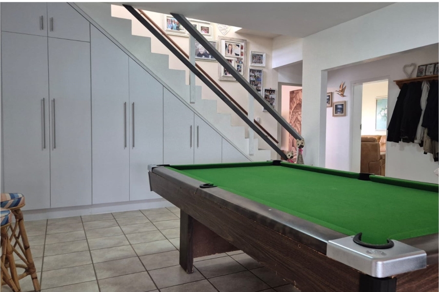 4 Bedroom Property for Sale in Stilbaai Wes Western Cape